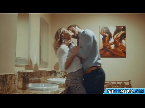 ❤️ Khi một cô gái tóc vàng busty quyến rũ bạn trong một nhà vệ sinh công cộng Khiêu dâm Nga  ở% vi.niceporn-tv.ru%  ️❤
